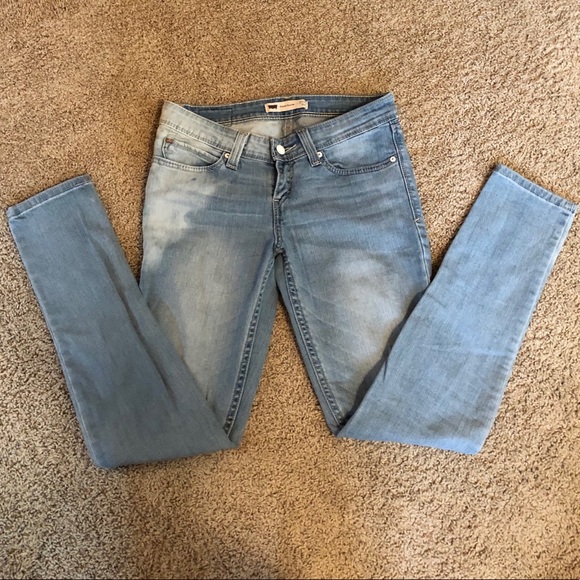 Levi’s Lightwash Jeans - Picture 1 of 8
